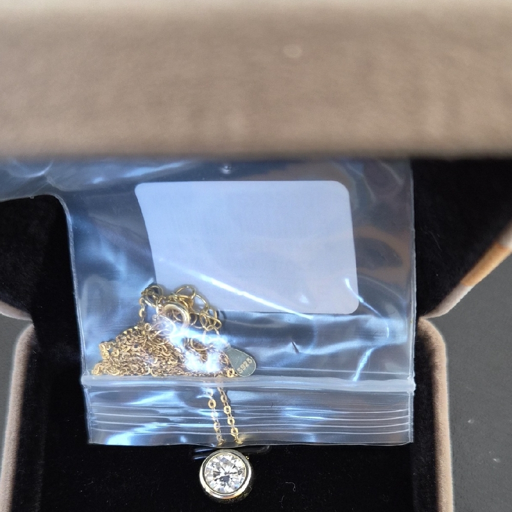Elegant Gold Necklace with Crystal Pendant